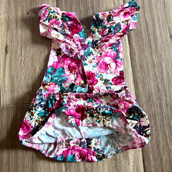 Patpat brand. Girl flower onesie. - Picture 3 of 3